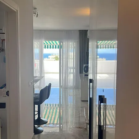 Luxury Apartment *
